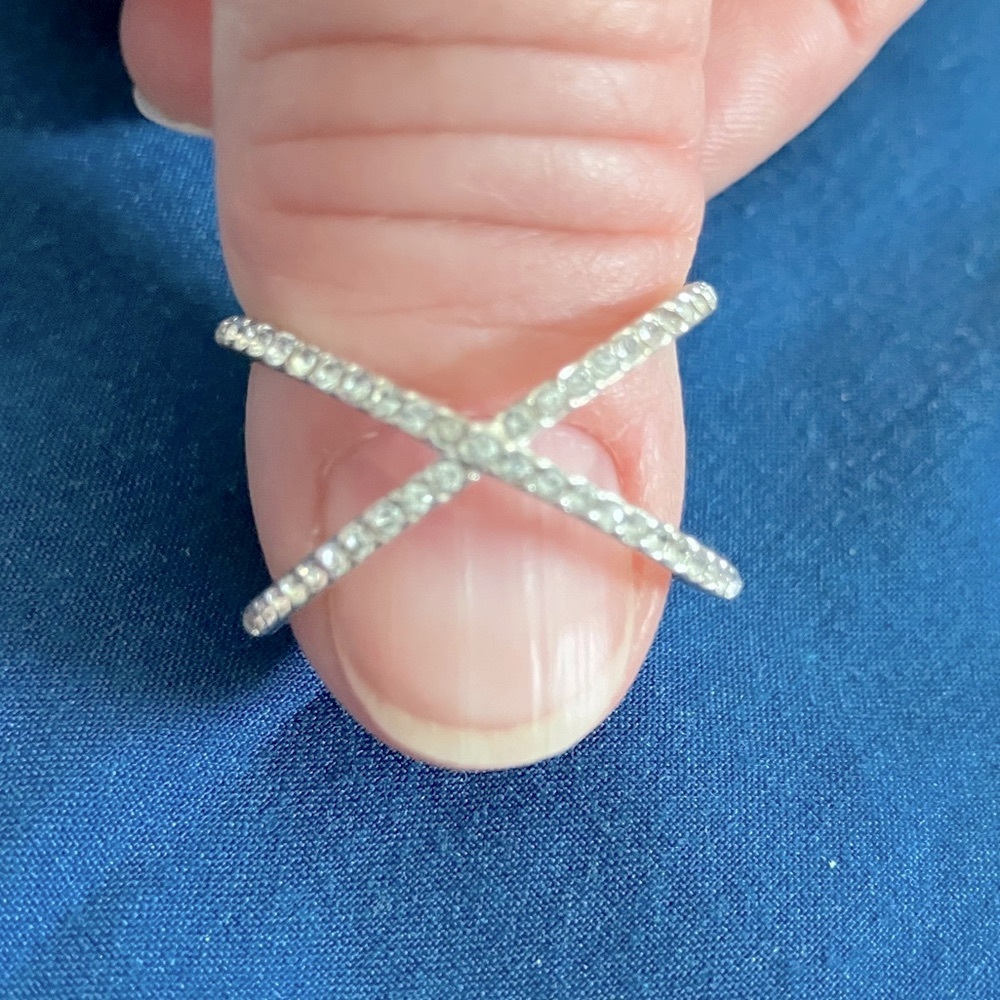 Silver Plated Ring Cubic Zirconia Crisscross Style Size 8-8 1/2 Very Cool Ring.